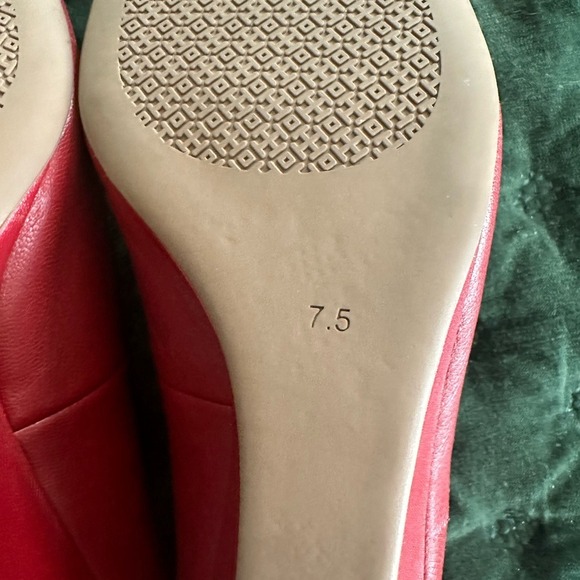 Tory Burch Red Leather Wedge Heels with Gold Logo Size 7.5 - Picture 6 of 9